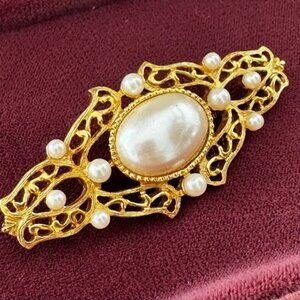 ✨Elegant Vintage Gold and Pearl Brooch
